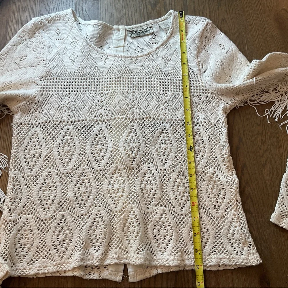 Gimmicks BKE Ivory Crochet Long Sleeve with Fringe Size Small EUC